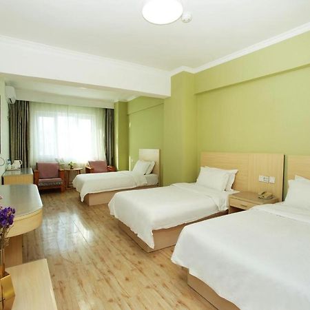Super 8 Hotel Chengde Imperial Summer Resort Екстериор снимка