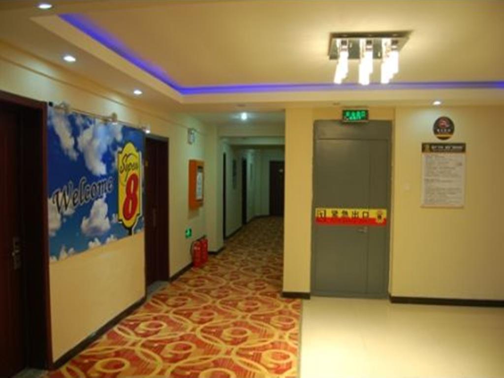 Super 8 Hotel Chengde Imperial Summer Resort Екстериор снимка